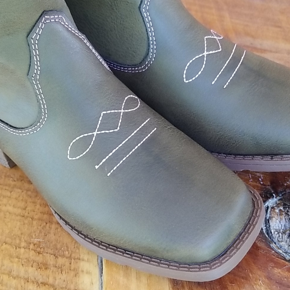 Girl's Cowgirl Boots - Picture 2 of 11